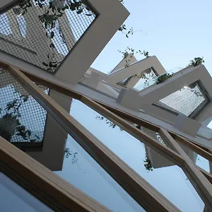 https://qbic-city-hotel.larnacahotels.org